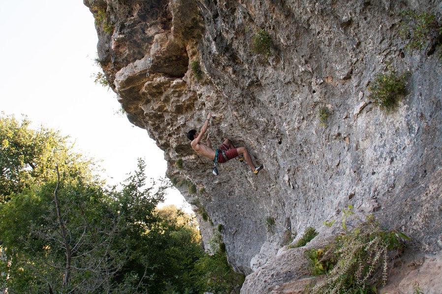climber_leading_imaginary_friend_route