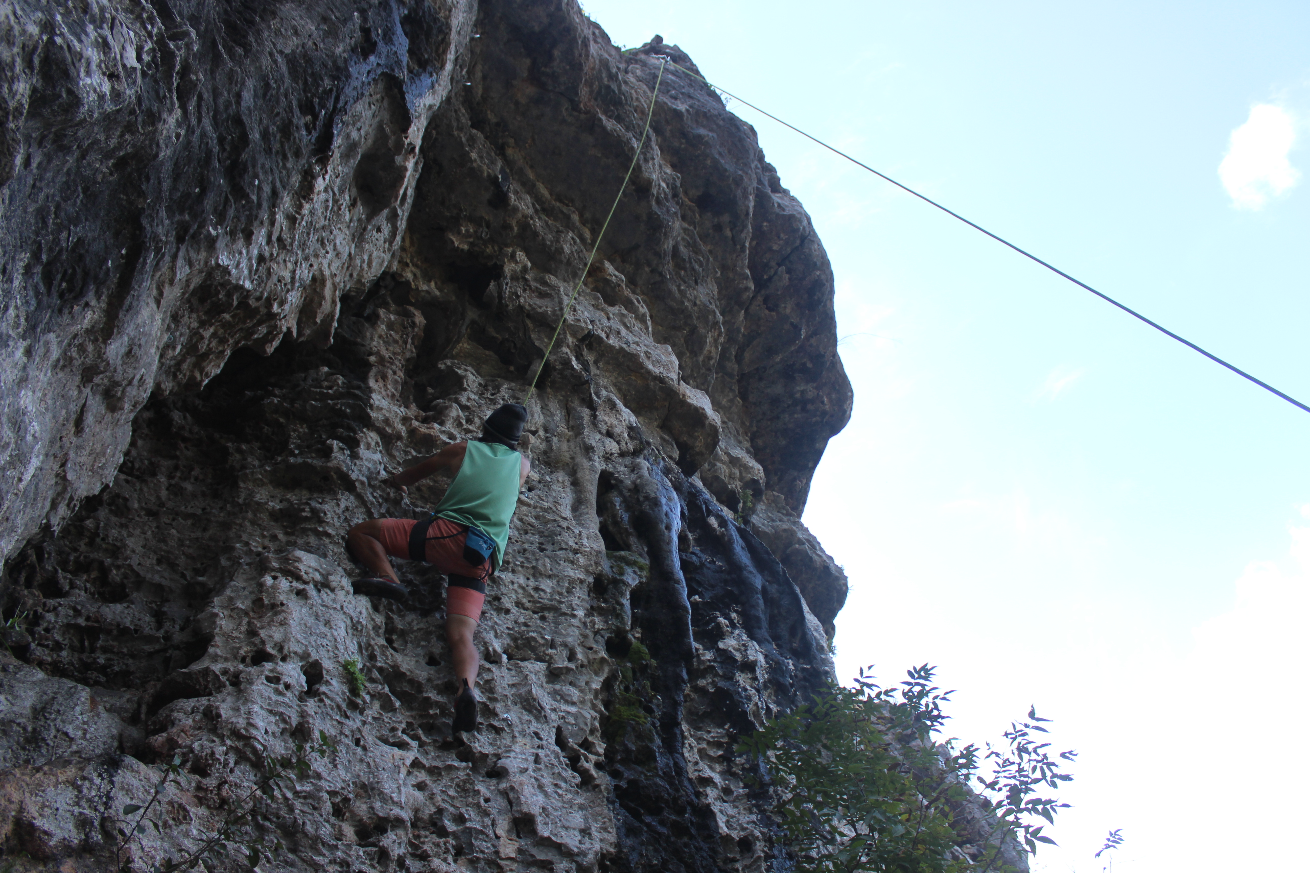 outdoor_top-rope_climbing